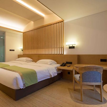 Howard Johnson Huashuiwan Hot Springs Resort Чэнду Экстерьер фото