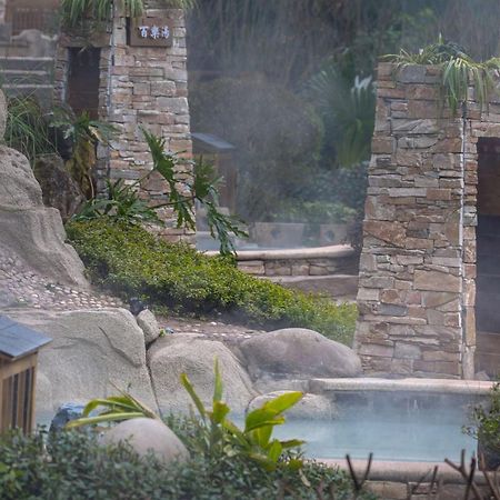 Howard Johnson Huashuiwan Hot Springs Resort Чэнду Экстерьер фото