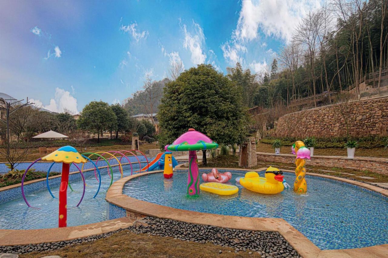 Howard Johnson Huashuiwan Hot Springs Resort Чэнду Экстерьер фото
