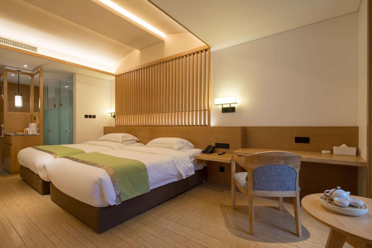 Howard Johnson Huashuiwan Hot Springs Resort Чэнду Экстерьер фото