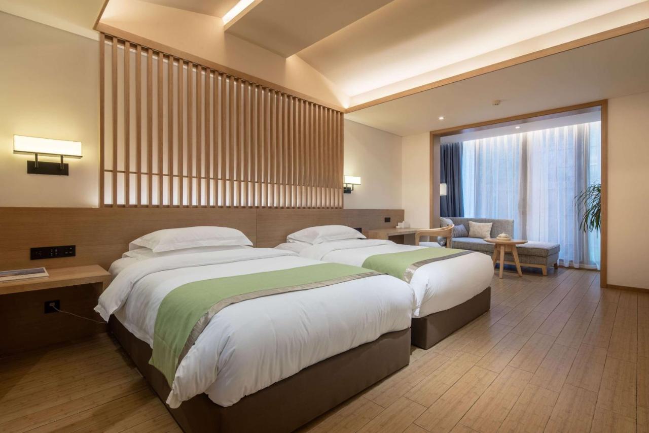 Howard Johnson Huashuiwan Hot Springs Resort Чэнду Экстерьер фото