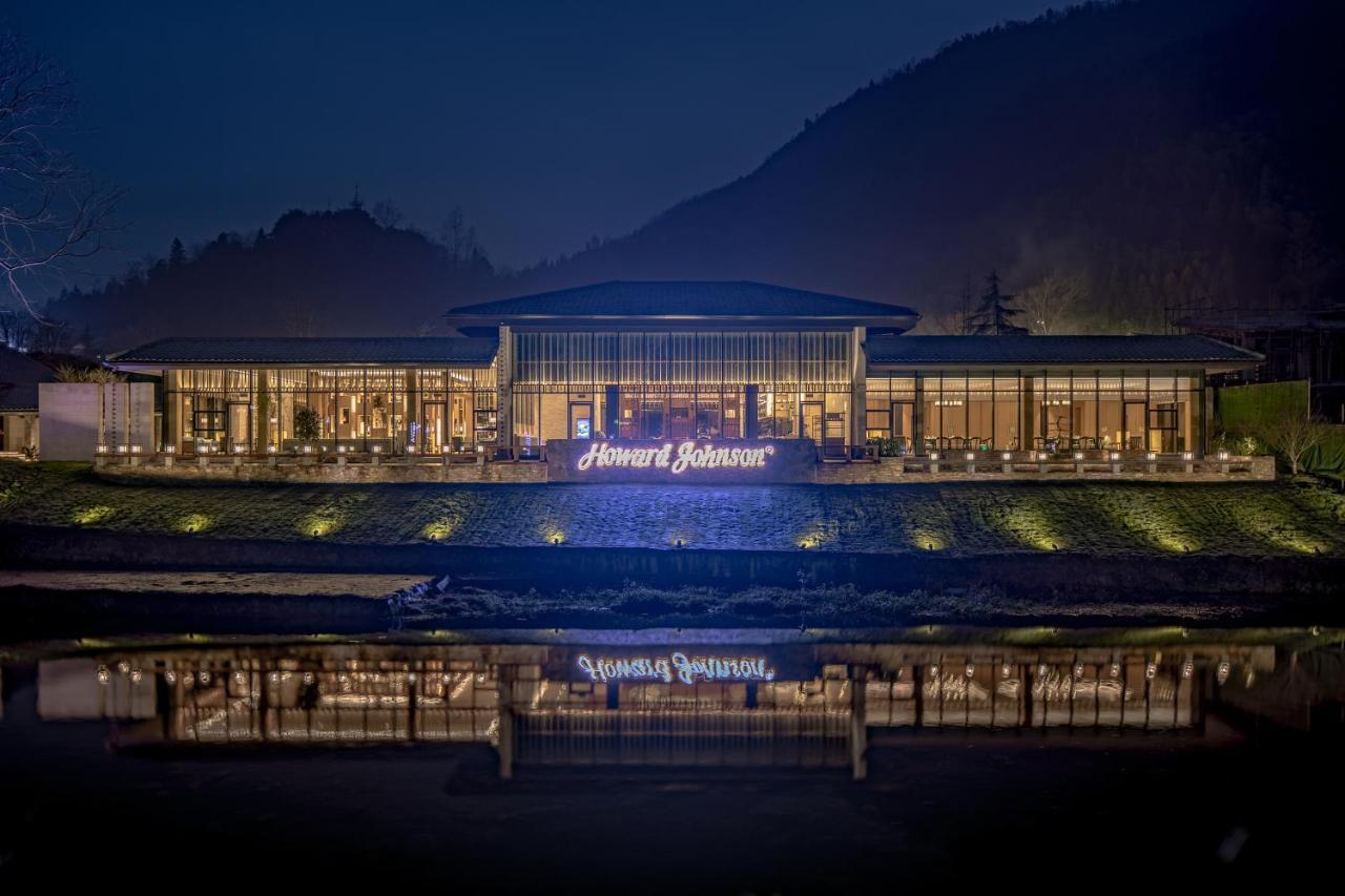 Howard Johnson Huashuiwan Hot Springs Resort Чэнду Экстерьер фото