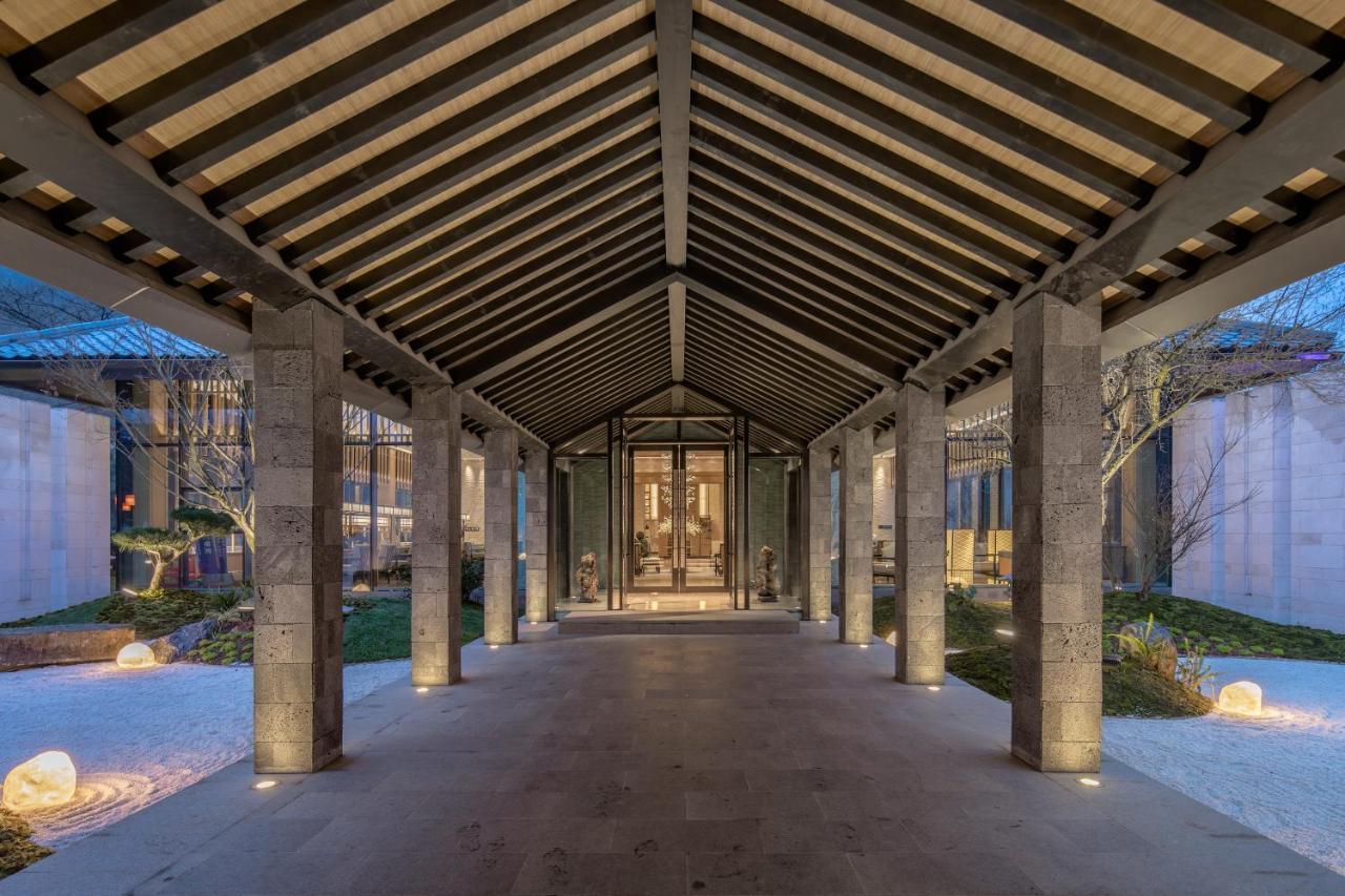 Howard Johnson Huashuiwan Hot Springs Resort Чэнду Экстерьер фото