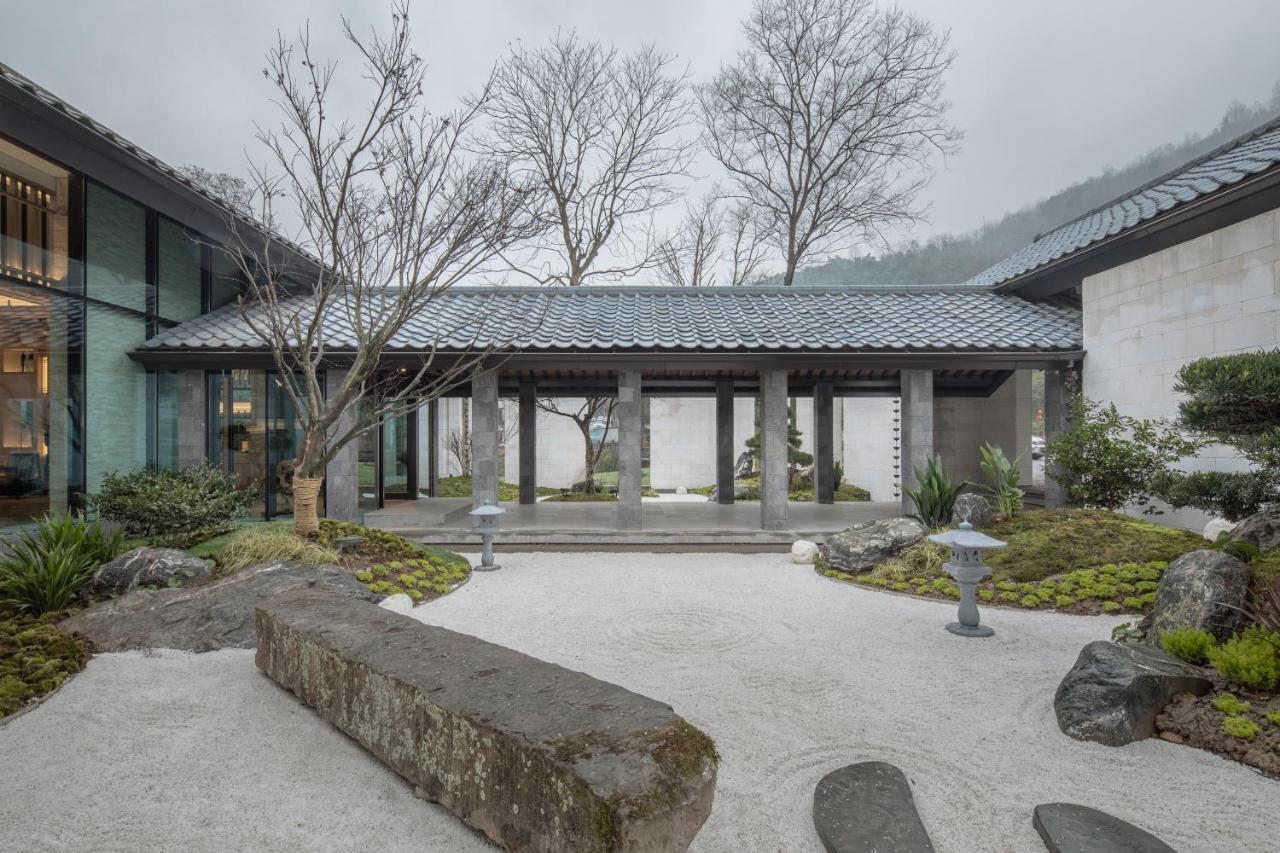 Howard Johnson Huashuiwan Hot Springs Resort Чэнду Экстерьер фото