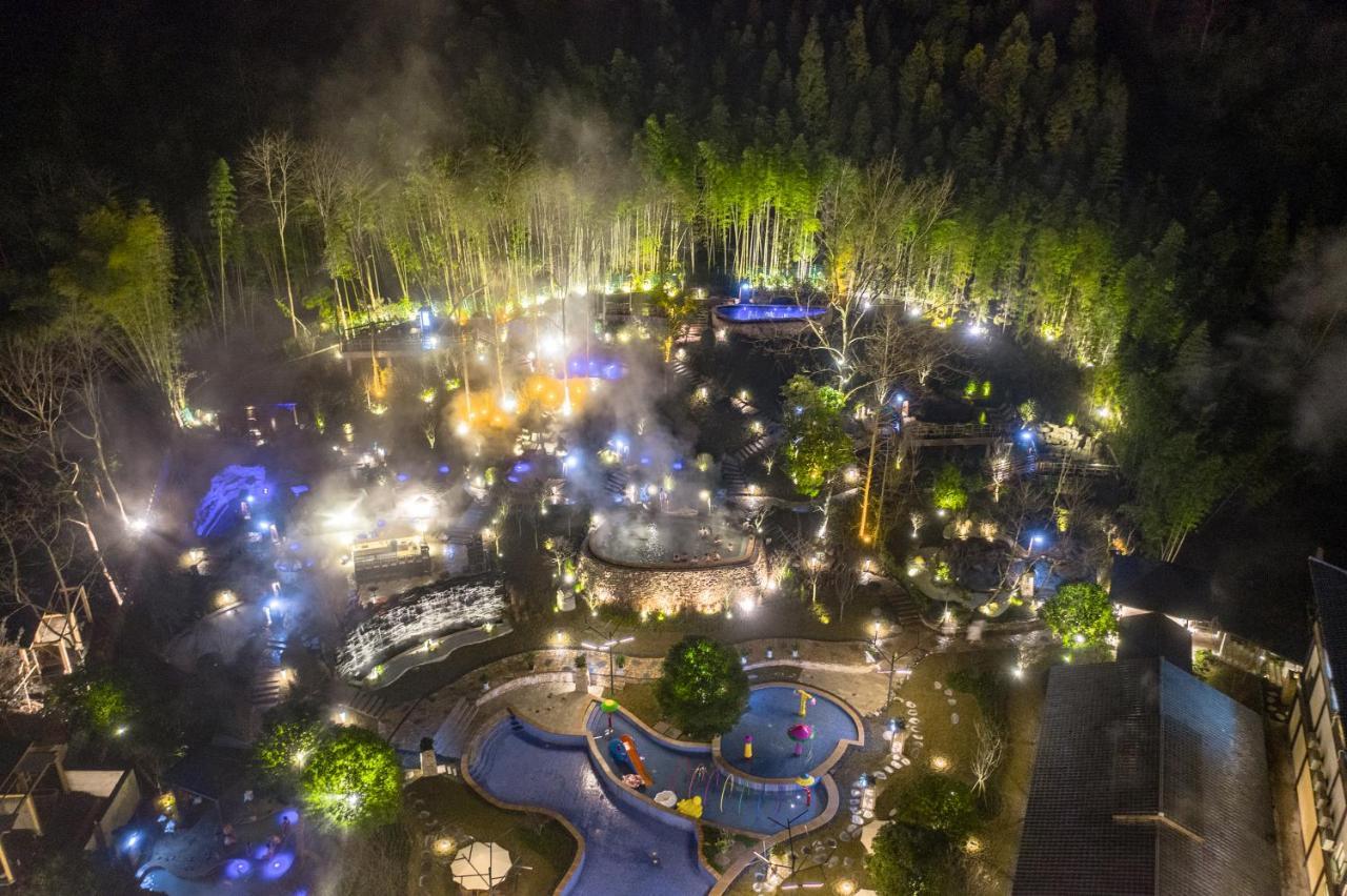 Howard Johnson Huashuiwan Hot Springs Resort Чэнду Экстерьер фото