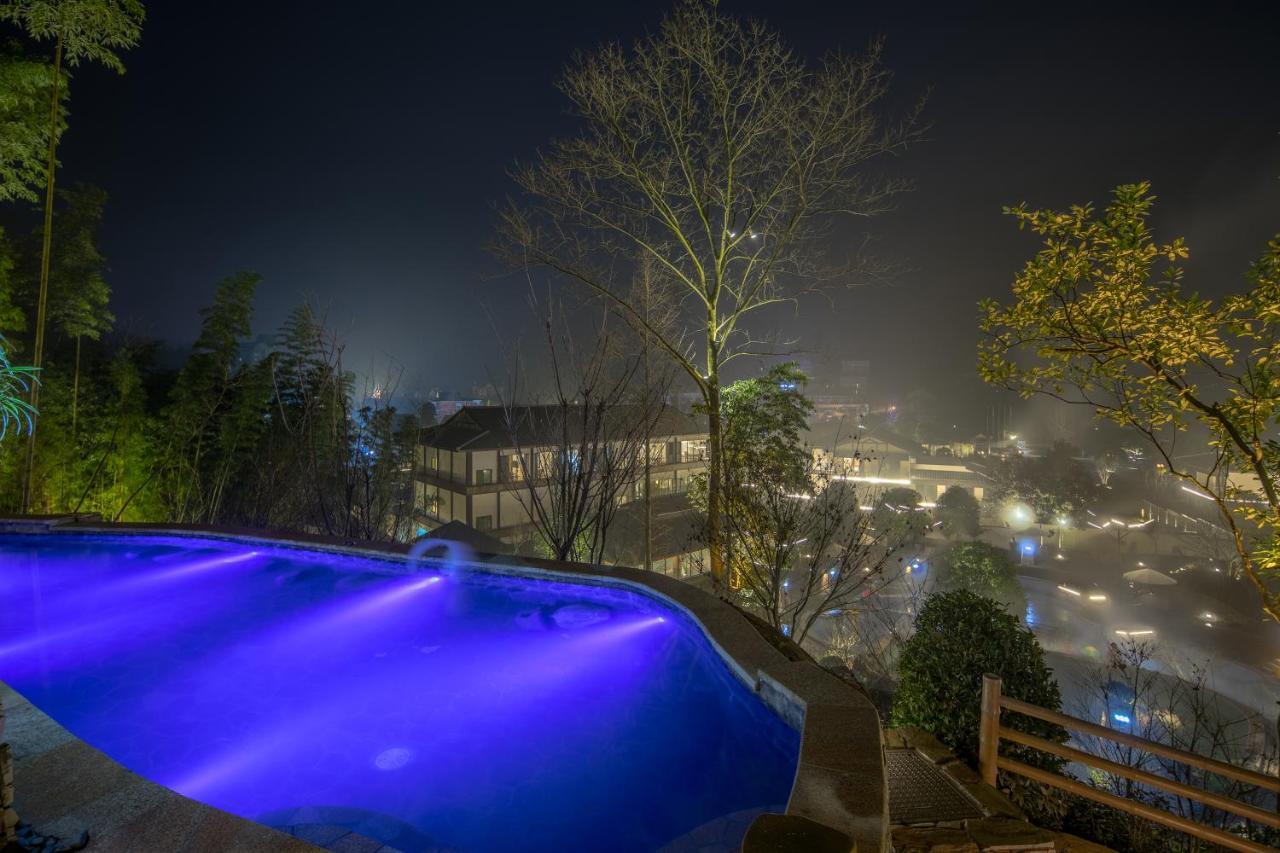 Howard Johnson Huashuiwan Hot Springs Resort Чэнду Экстерьер фото