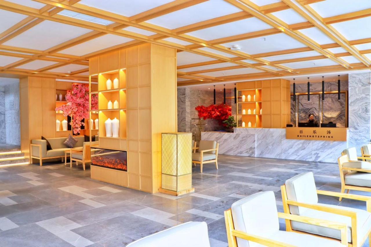 Howard Johnson Huashuiwan Hot Springs Resort Чэнду Экстерьер фото