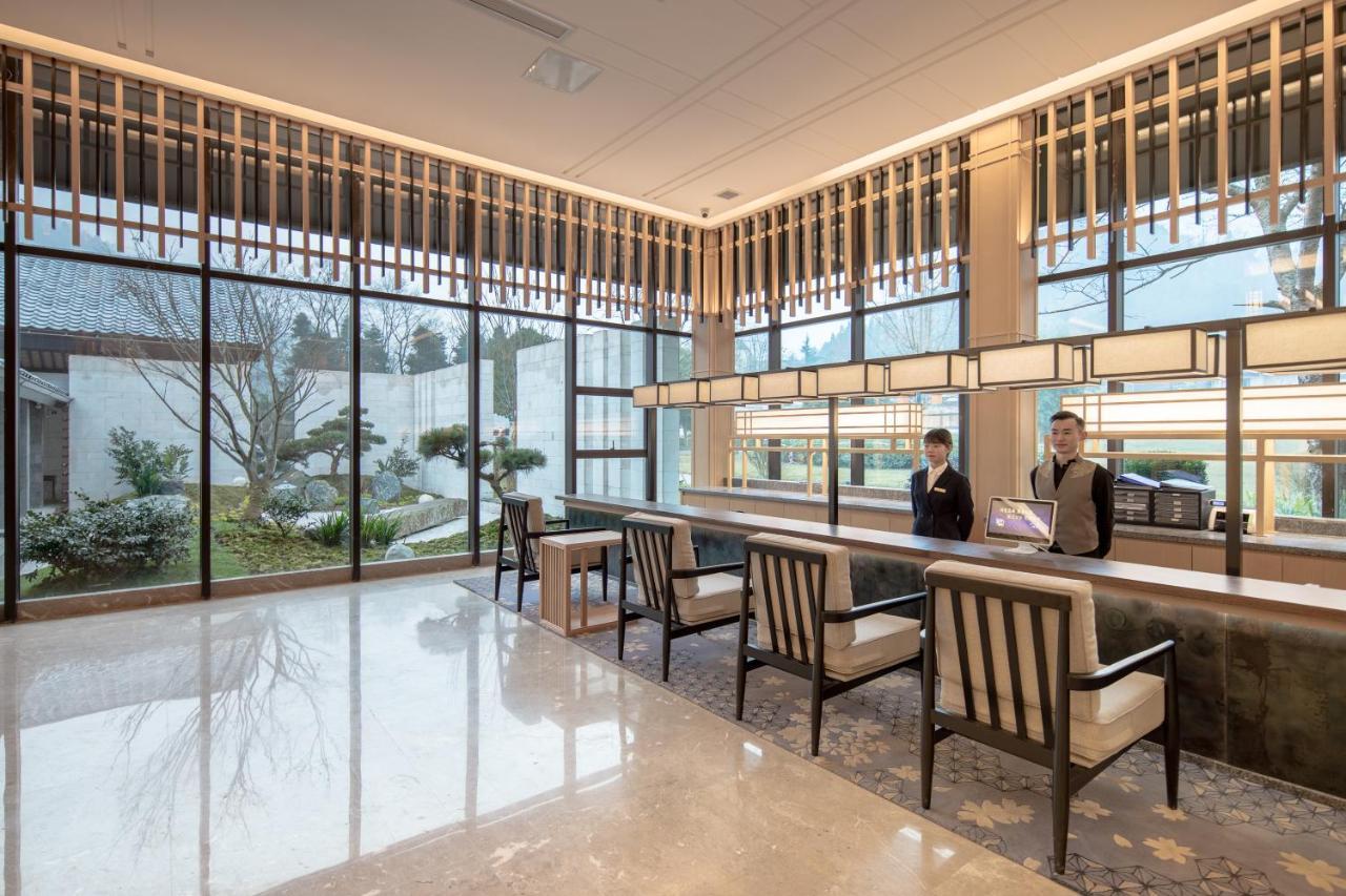 Howard Johnson Huashuiwan Hot Springs Resort Чэнду Экстерьер фото