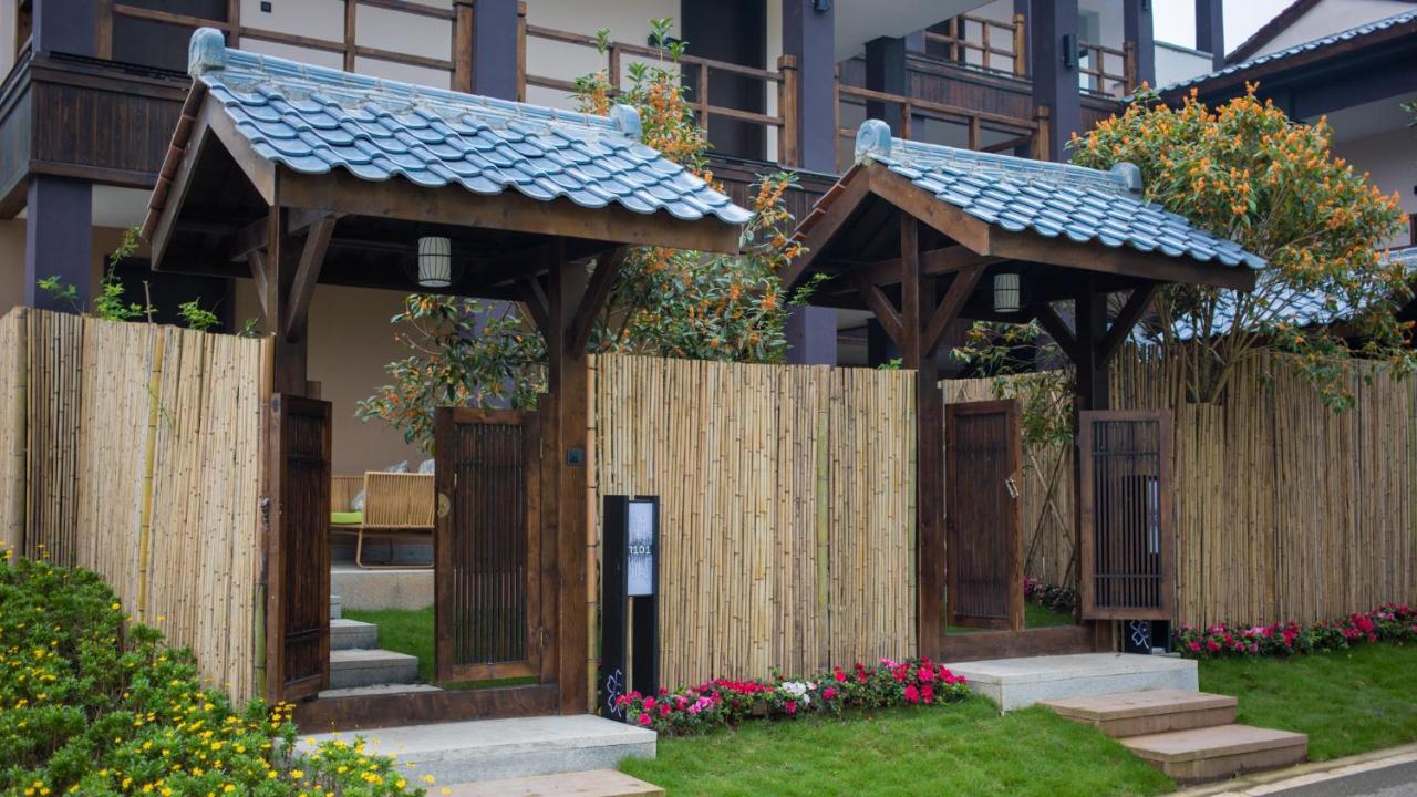 Howard Johnson Huashuiwan Hot Springs Resort Чэнду Экстерьер фото